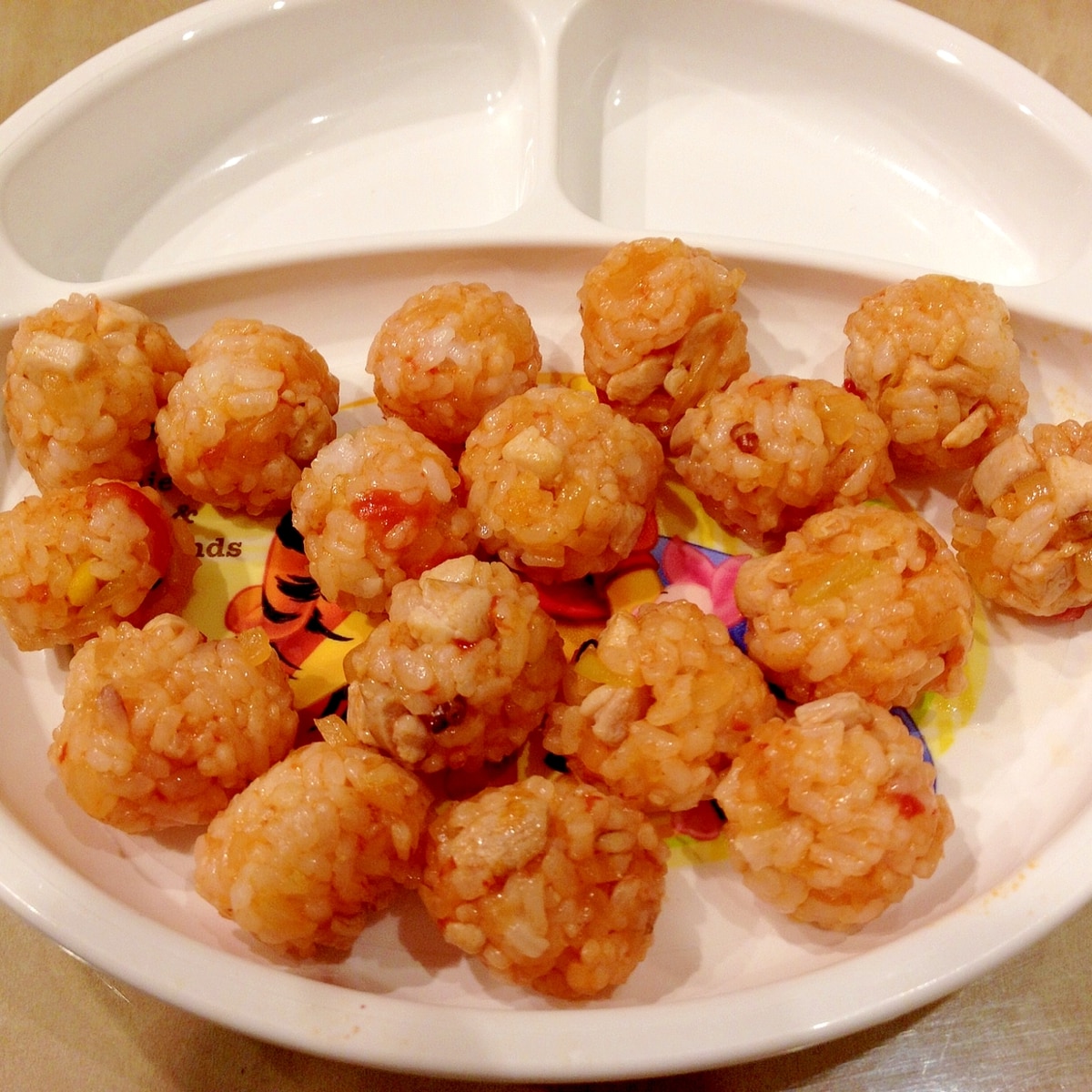 手づかみ食べに チキンライスのミニおにぎり レシピ 作り方 By johncompany 楽天レシピ